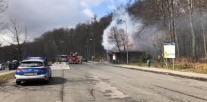 Gaszenie pożaru budynku zlokalizowanego na parkingu w miejscowości Brzuchania.