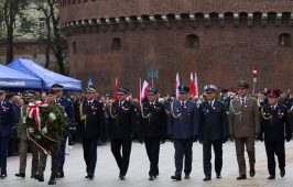 Złożenie kwiatów pod Grobem Nieznanego Żołnierza.