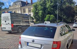 Inspektorzy na ulicach Krakowa prowadzili działania ukierunkowane na zwalczanie „szarej strefy” w przewozach osób taksówkami.