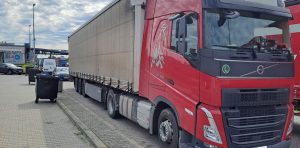 Nietrzeźwy kierowca na autostradzie A4 prowadził zespół pojazdów należący do serbskiego przewoźnika.